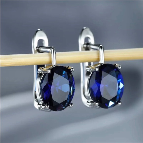 STUD 925 STERLING SILVER DIAMOND EARRINGS - Picture 2 of 3